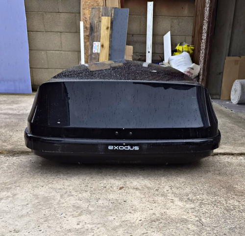 Roof box with - roof, fixings.